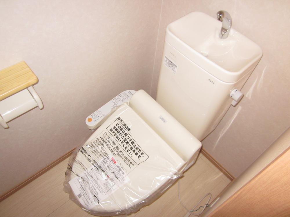 Toilet. Bidet function with toilet