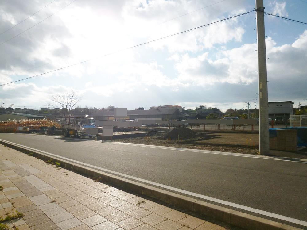 Local photos, including front road. Local (213 December) shooting