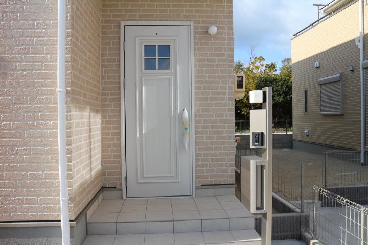 Entrance. Stylish entrance ・ Standard double lock, Card key support! 