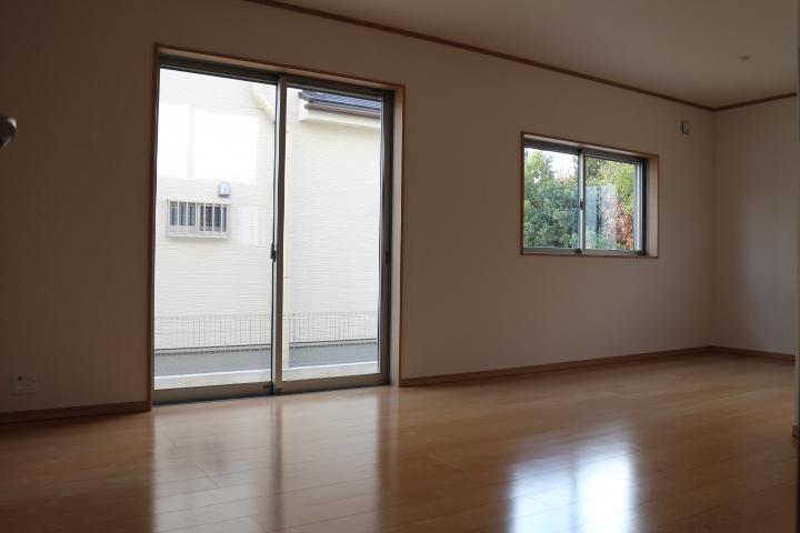 Living. Spacious living room