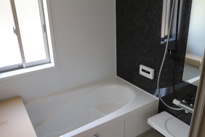 Bathroom. Bench with a bus that can also sitz bath