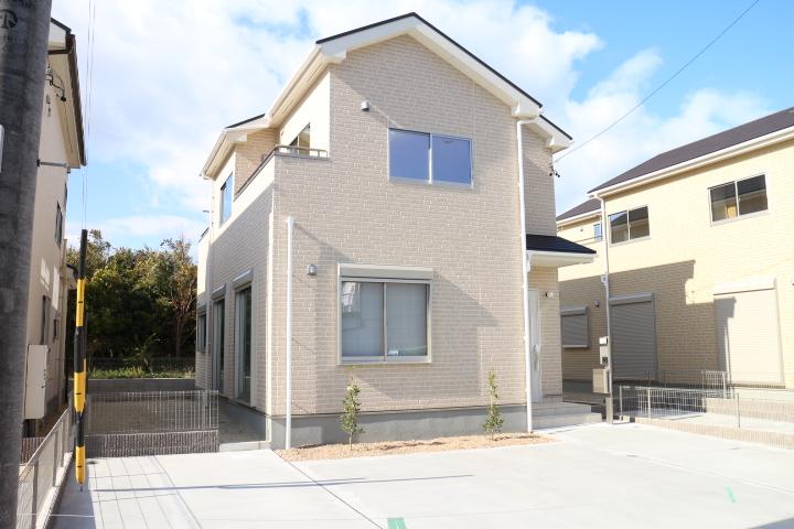 Local photos, including front road. Parking Lot ・ Parallel three parking possible! 