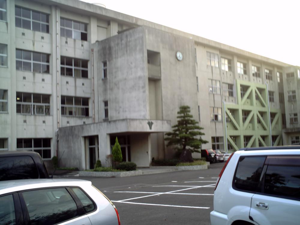 Junior high school. Tokoname Municipal Onizaki until junior high school 646m