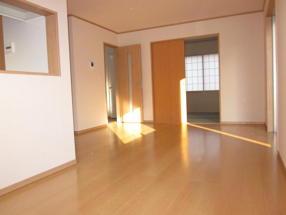 Living. Spacious living