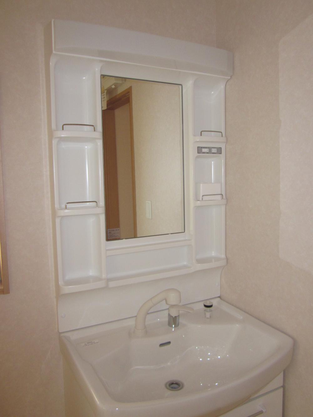 Wash basin, toilet. Shampoo dresser vanity