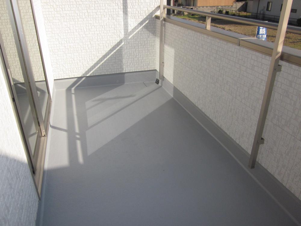 Balcony. South balcony 4 Building