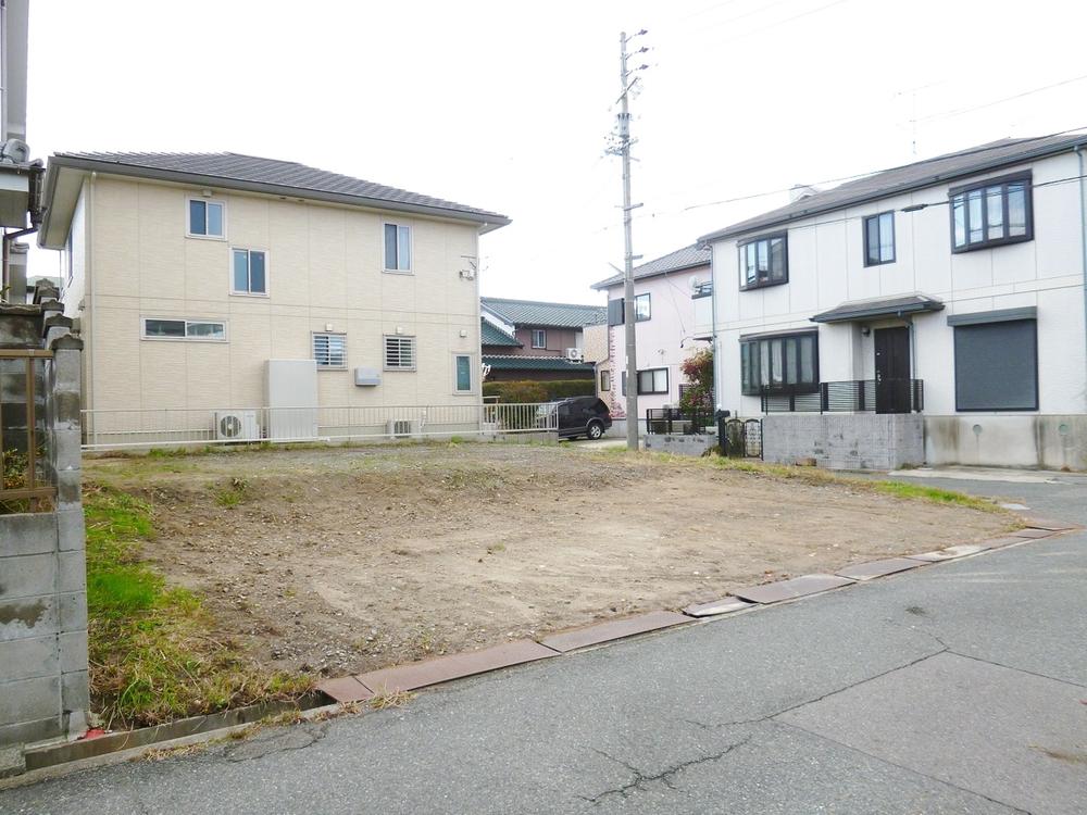 Local photos, including front road. Local (213 December) shooting