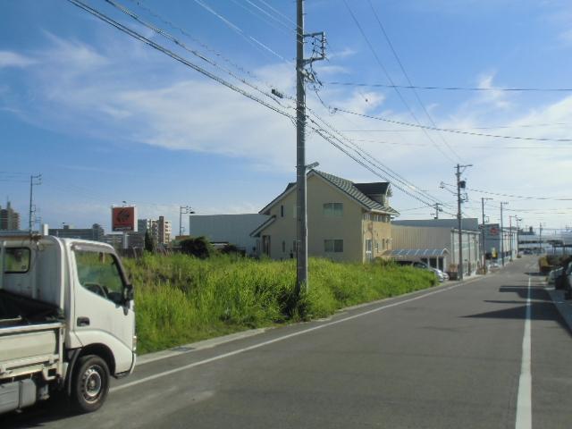 Local photos, including front road. Local (July 2013) Shooting