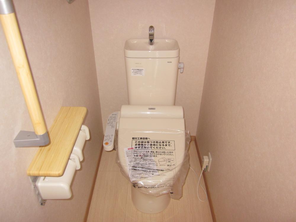 Toilet. Bidet function with toilet (1 Building)