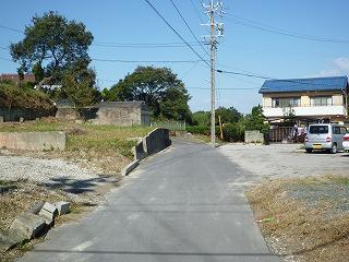 Local land photo. Frontal road