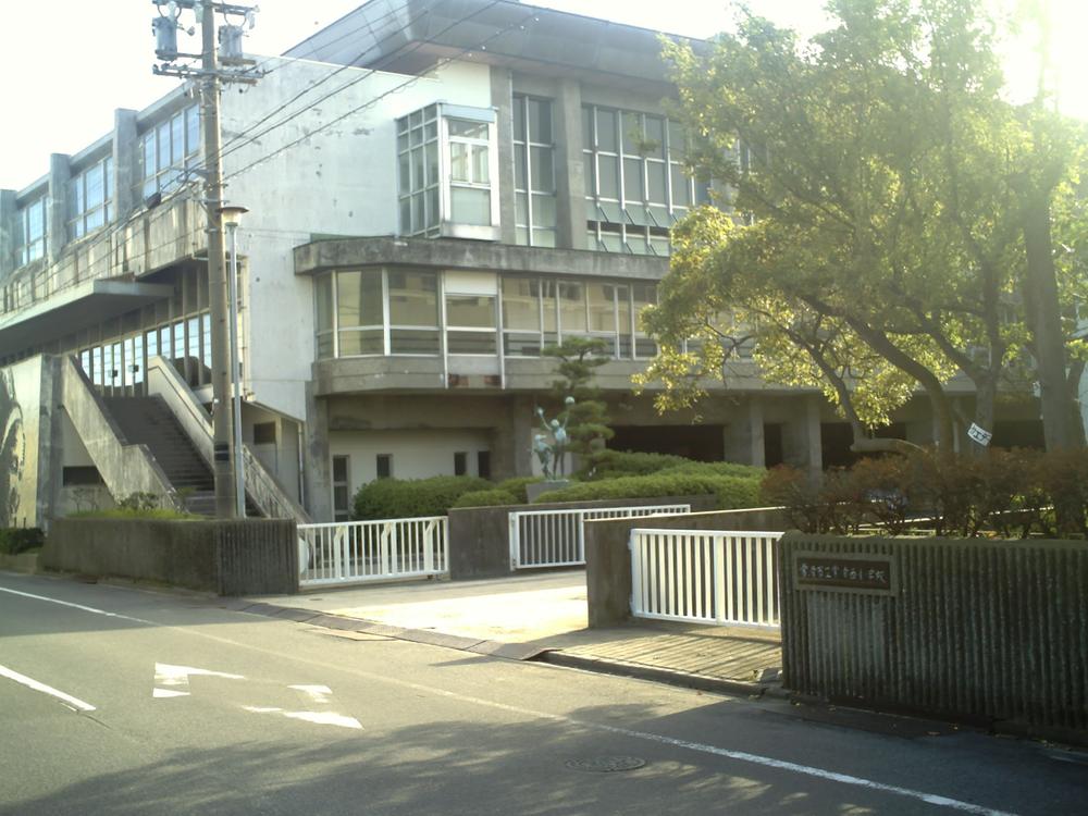 Primary school. Tokoname Municipal Tokoname to Nishi Elementary School 1560m