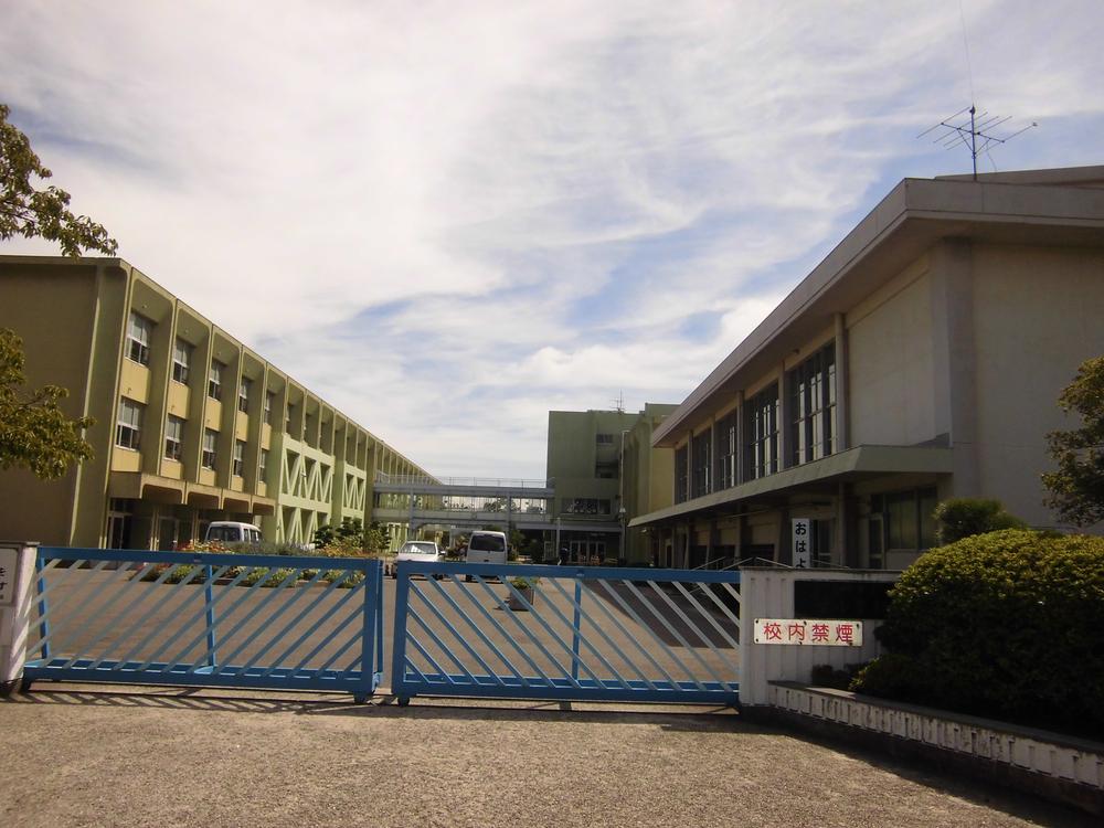 Primary school. Toyoake TatsuSakae to elementary school 620m