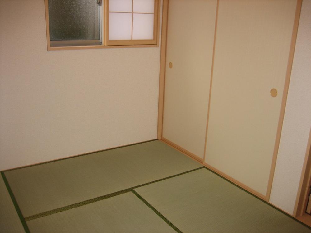 Non-living room. Is a Japanese-style room