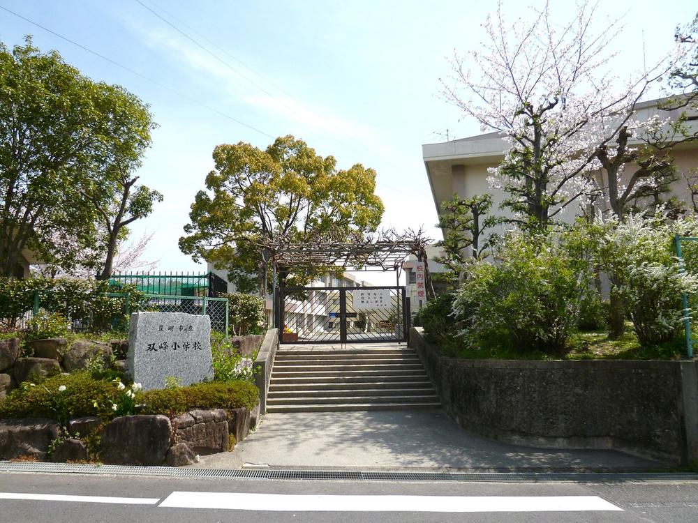 Primary school. Toyoake stand Karatake to elementary school 320m