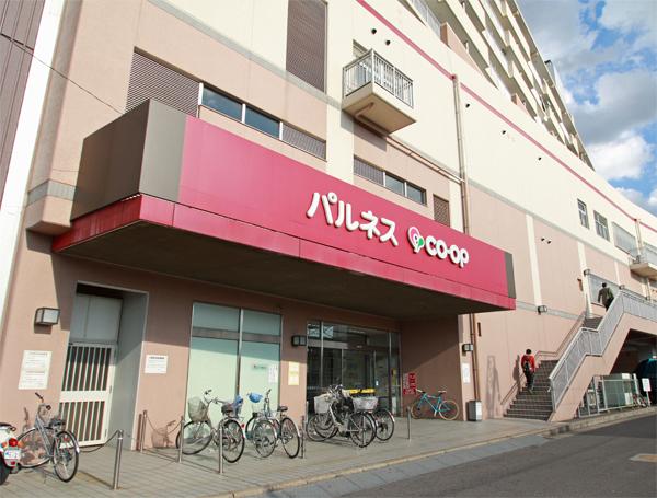Shopping centre. Until Parnes 935m