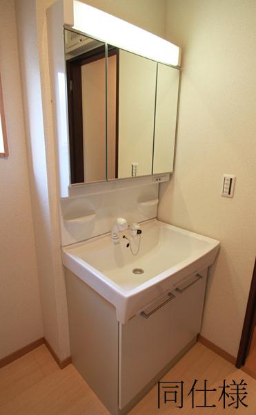 Same specifications photos (Other introspection). The company building enforcement example