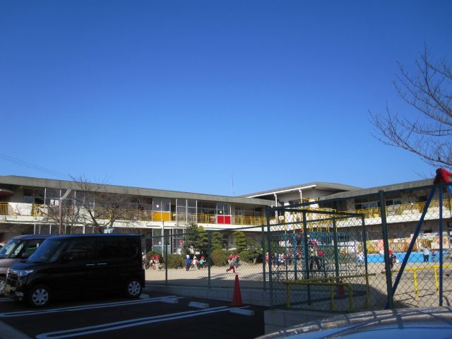 kindergarten ・ Nursery. Blue Bird nursery school (kindergarten ・ 1100m to the nursery)