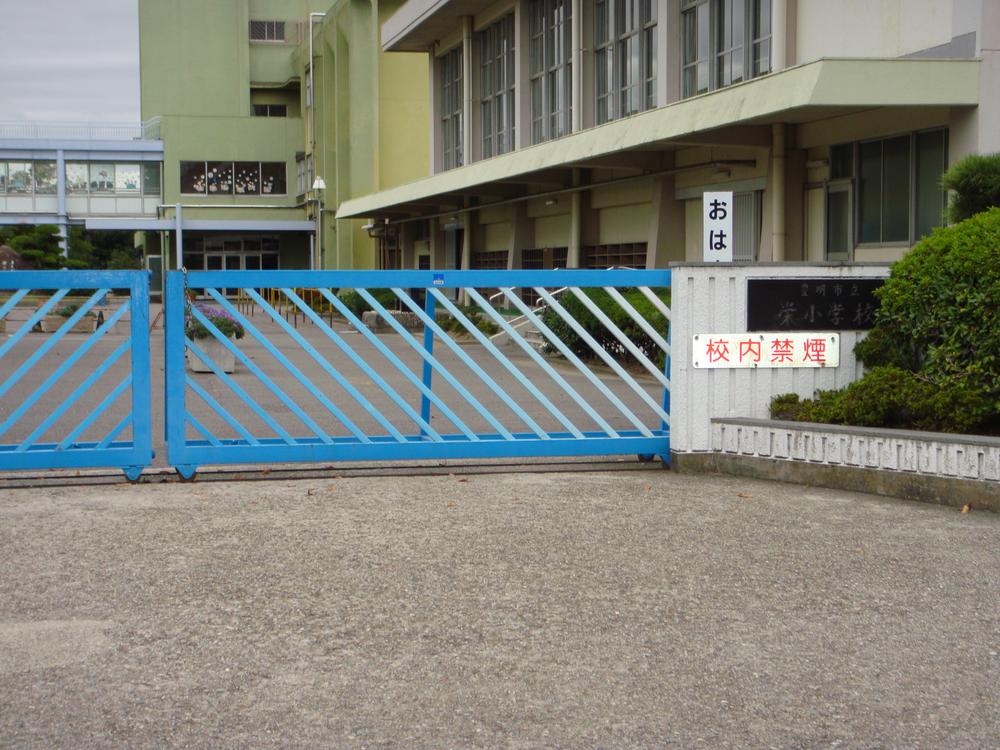 Primary school. Toyoake TatsuSakae to elementary school 690m