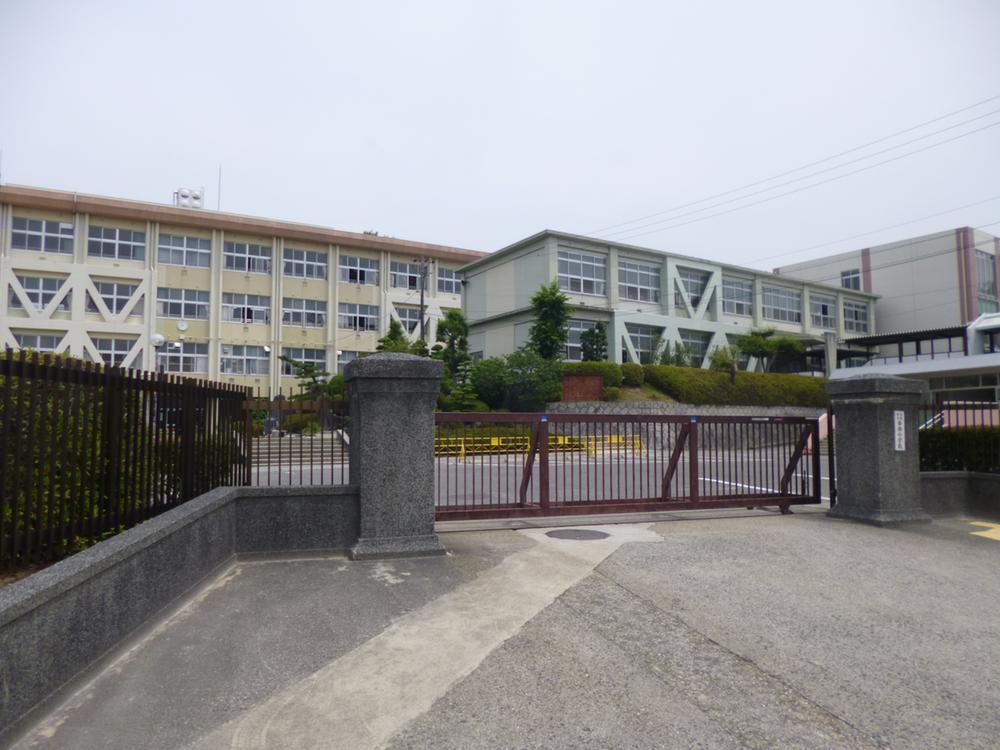 Primary school. Kutsukake until elementary school 2150m
