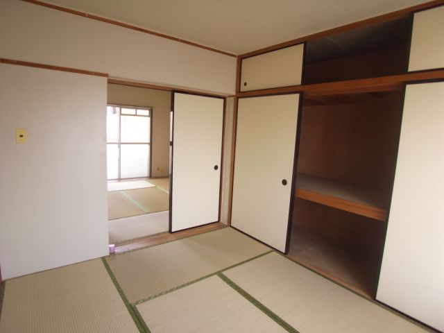 Living and room. 4.5 Pledge of Japanese-style room