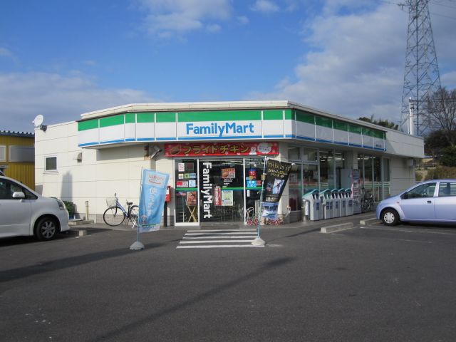 Convenience store. 850m to Family Mart (convenience store)