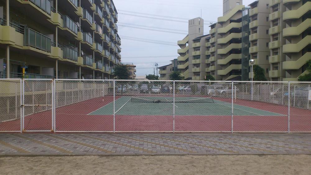 Other. There is a tennis court on site. When it towards the residents, It can be used at any time and you'll apply.