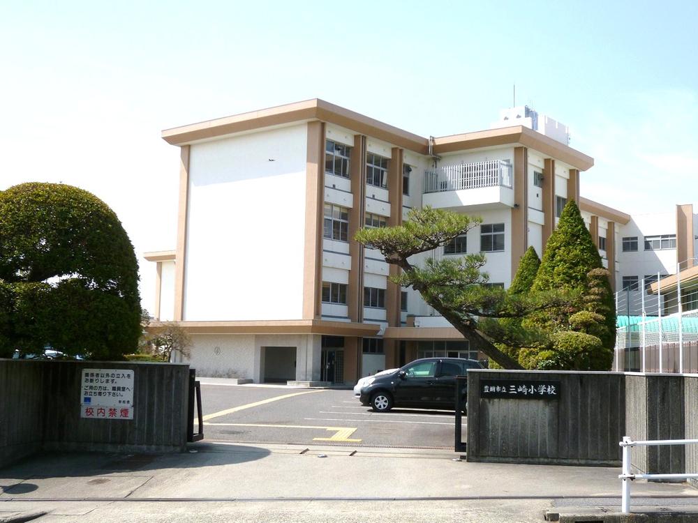 Primary school. Toyoake stand Misaki to elementary school 480m
