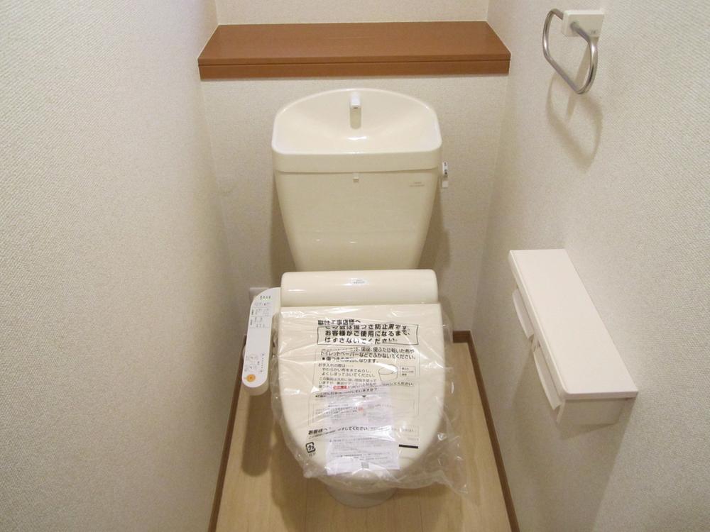 Toilet. Indoor (12 May 2013) Shooting First floor toilet
