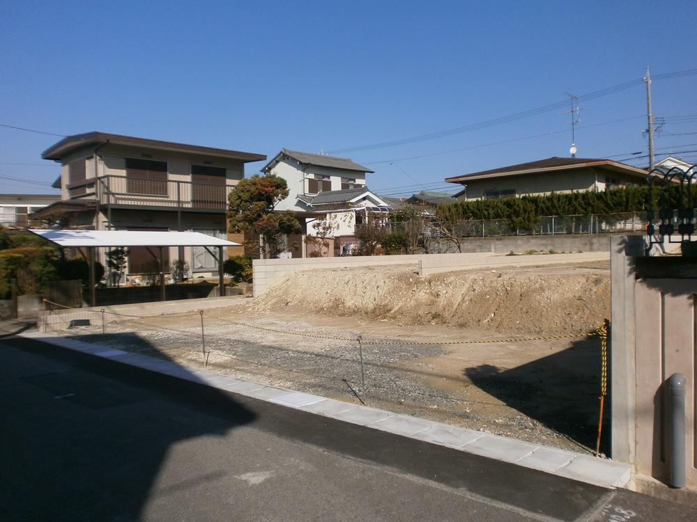 Local photos, including front road. "Toyo-town Toyoake Futamuradai 1-chome "local photo (2013 February shooting)