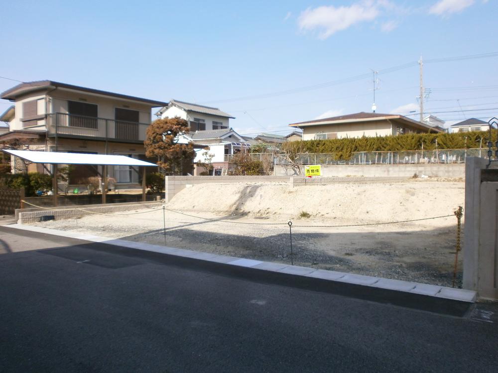 Local photos, including front road. "Toyo-town Toyoake Futamuradai 1-chome "local photo (2013 February shooting)