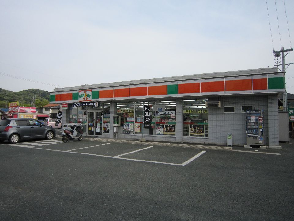 Convenience store. Thanks Toyohashi small Takano store up (convenience store) 352m