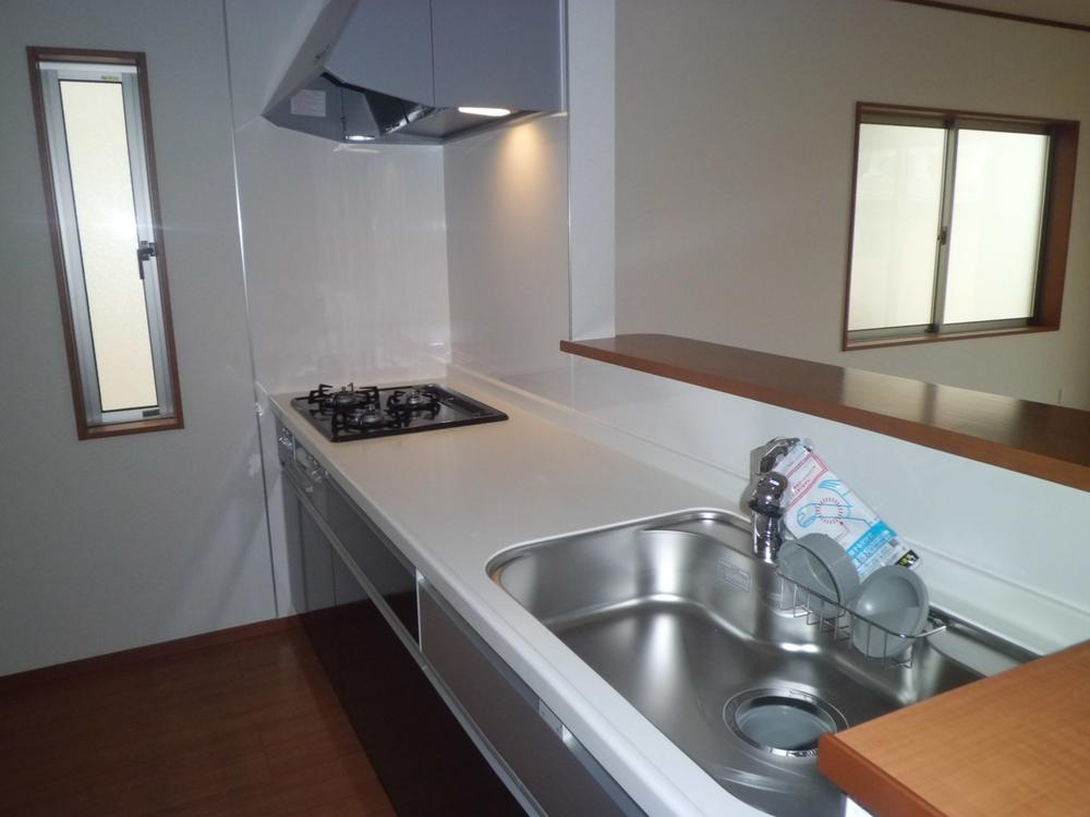 Kitchen.  ☆ Face-to-face kitchen ☆ Three-necked stove ☆ 1 Building