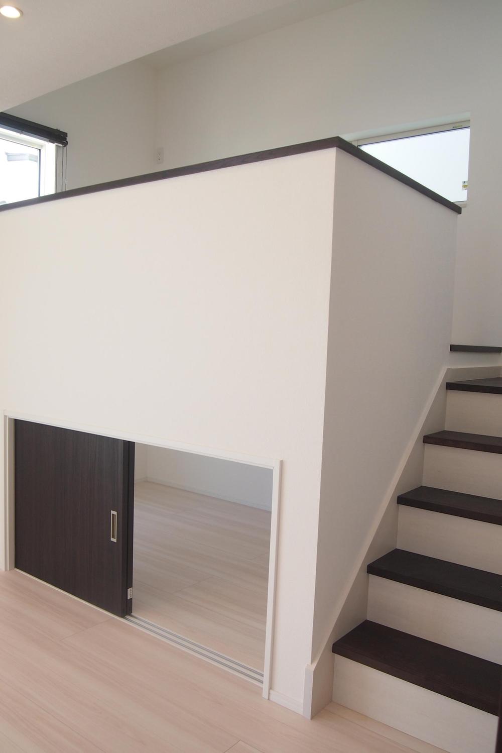 Other introspection. Stairs has become a step floor, The bottom is made in the housing.