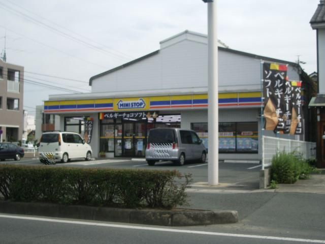 Convenience store. MINISTOP up (convenience store) 510m