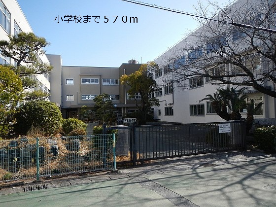 Primary school. Yoshida How to 570m up to elementary school (elementary school)