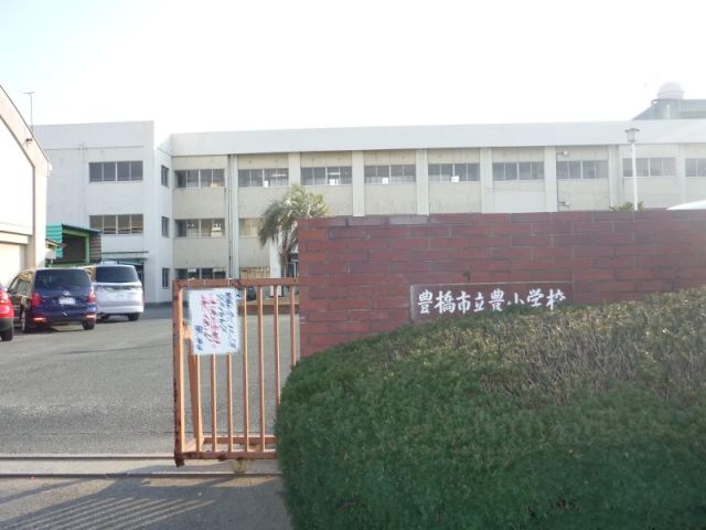 Primary school. 380m up to municipal Yutaka elementary school (elementary school)