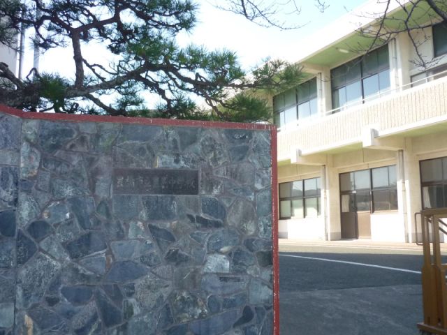 Junior high school. Municipal Toyooka until junior high school (junior high school) 830m