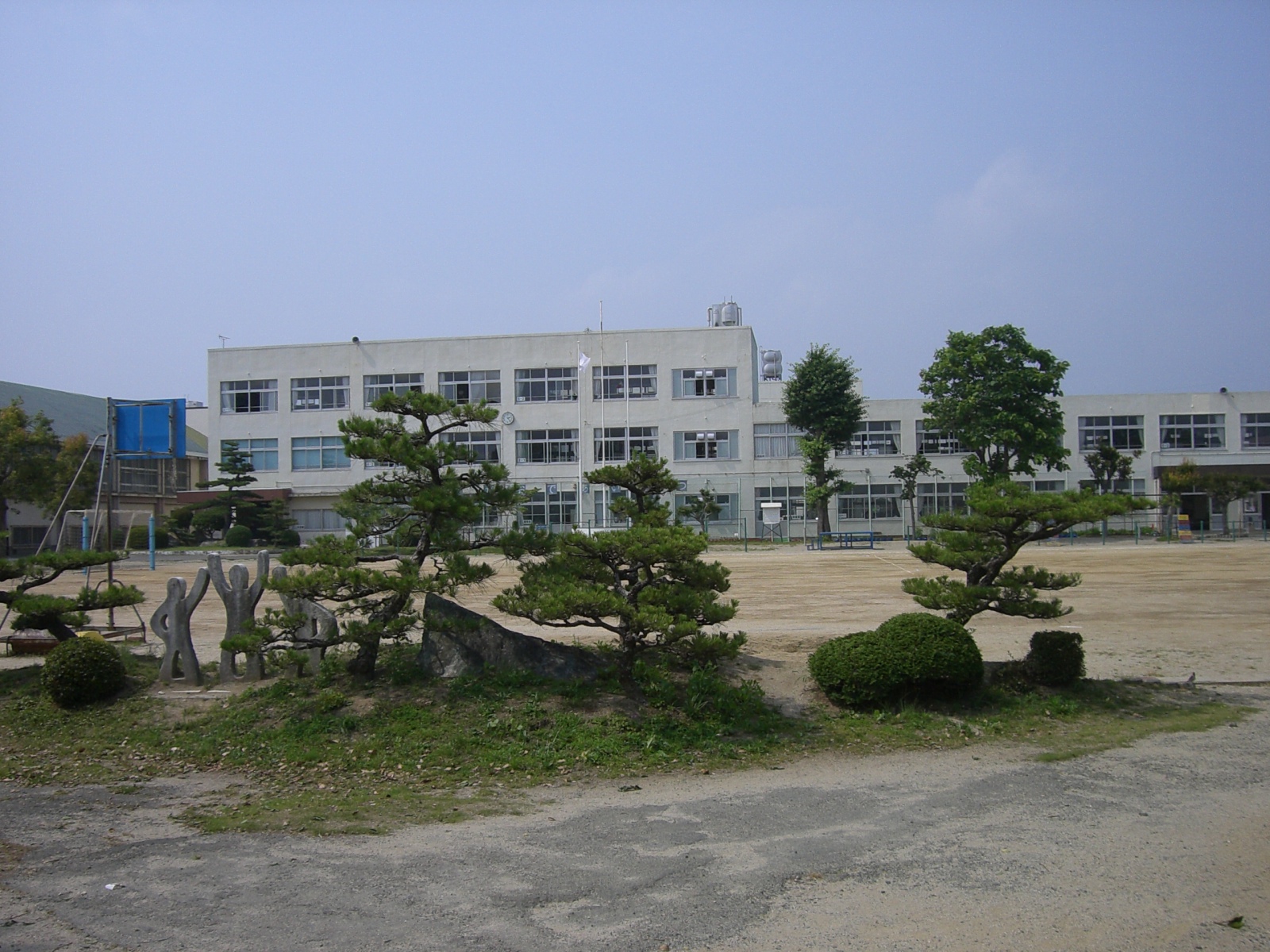 Primary school. 1337m to Toyohashi Municipal Maeshiba elementary school (elementary school)