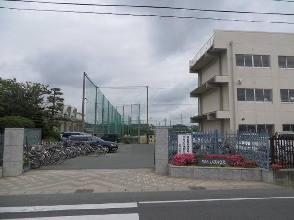 Junior high school. 1147m to Toyohashi City Museum of Muro junior high school