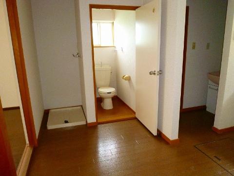 Other room space. WC ・ Laundry Area