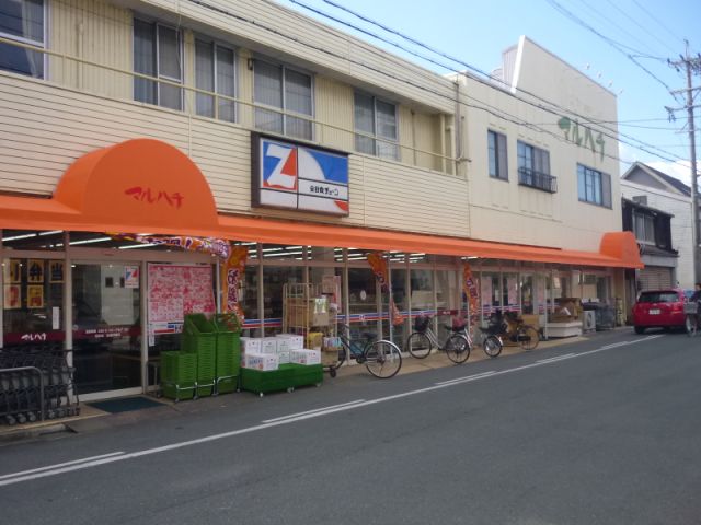 Supermarket. 70m to Maruhachi (super)