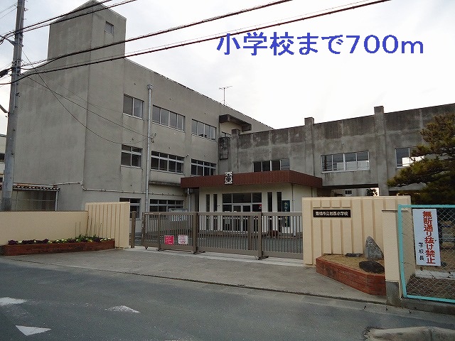 Primary school. 700m up to elementary school (elementary school)