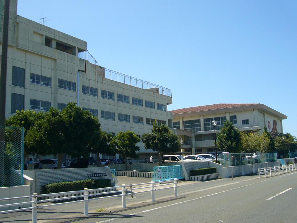 Junior high school. 1612m to Toyohashi Municipal Toyo Junior High School