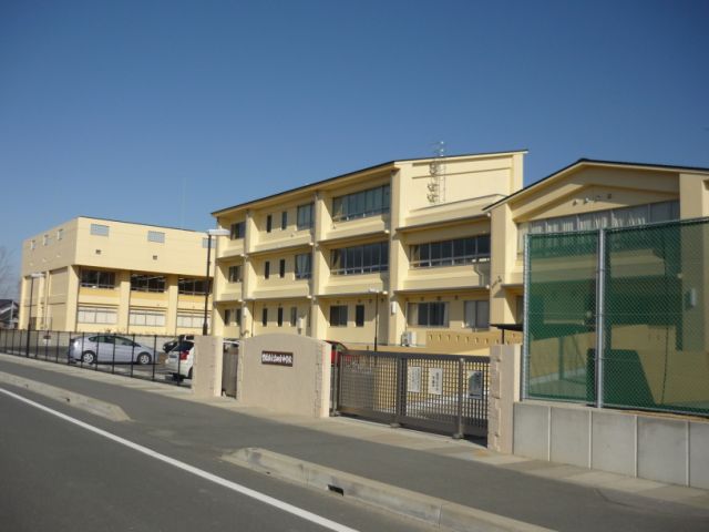 Junior high school. Yoshida how 1900m up to junior high school (junior high school)