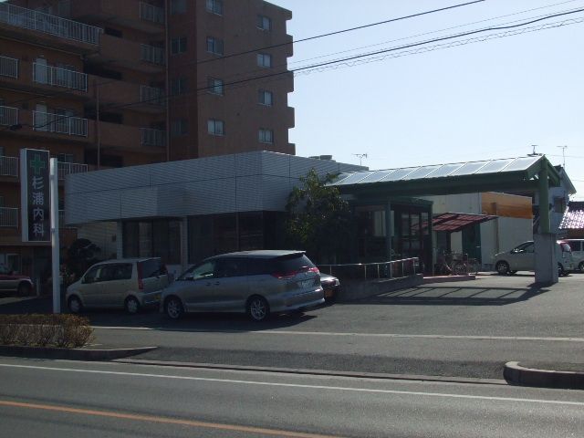 Hospital. Sugiura 250m until the Department of Internal Medicine (hospital)