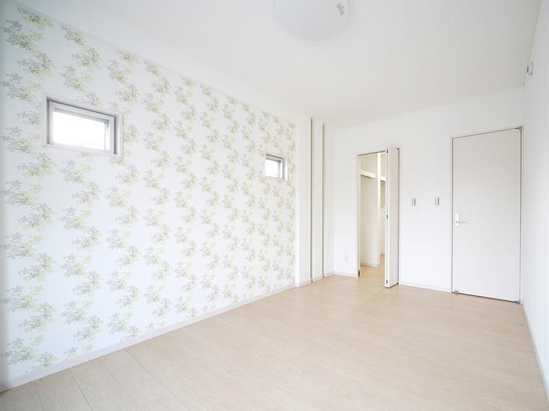 Non-living room. Unique wall having a three-dimensional appearance