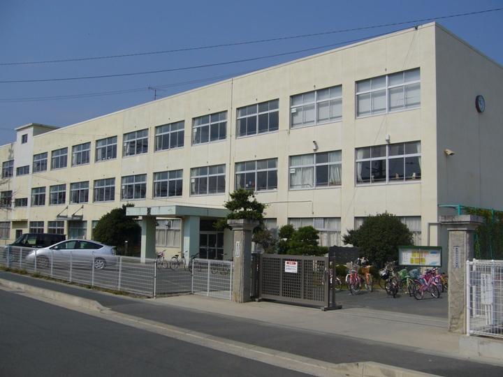 Primary school. Ushikawa until elementary school 530m