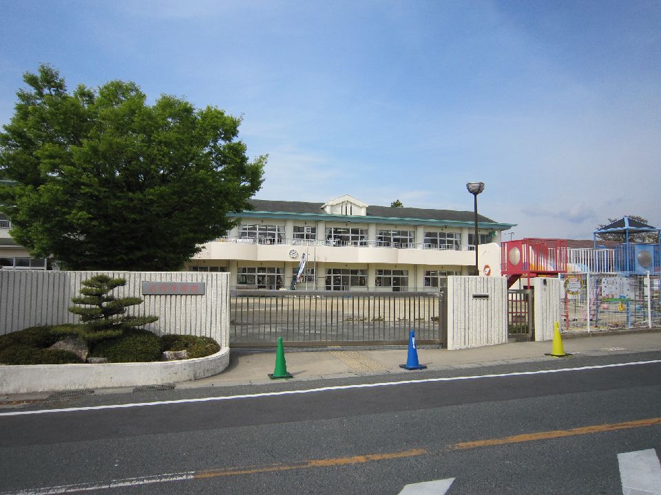 kindergarten ・ Nursery. Iwanishi nursery school (kindergarten ・ 398m to the nursery)