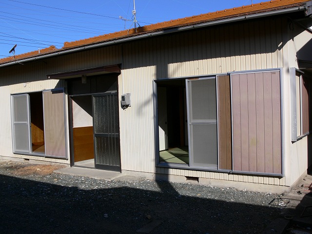 Building appearance. One-story detached