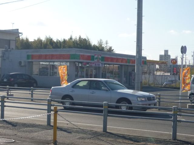 Convenience store. 3000m until Thanksgiving (convenience store)